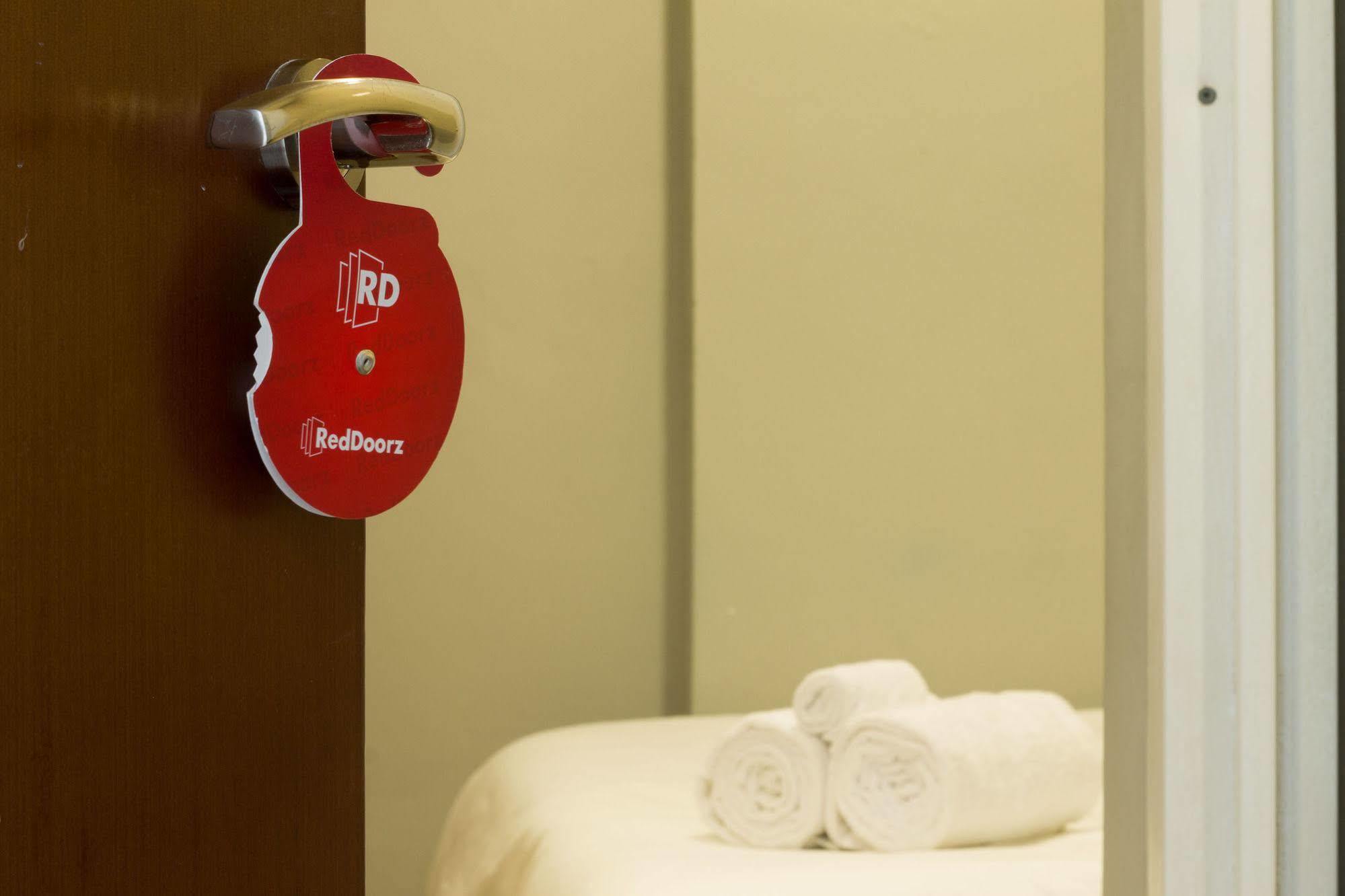 Reddoorz Near Pantai Jerman Hotel Kuta  Luaran gambar