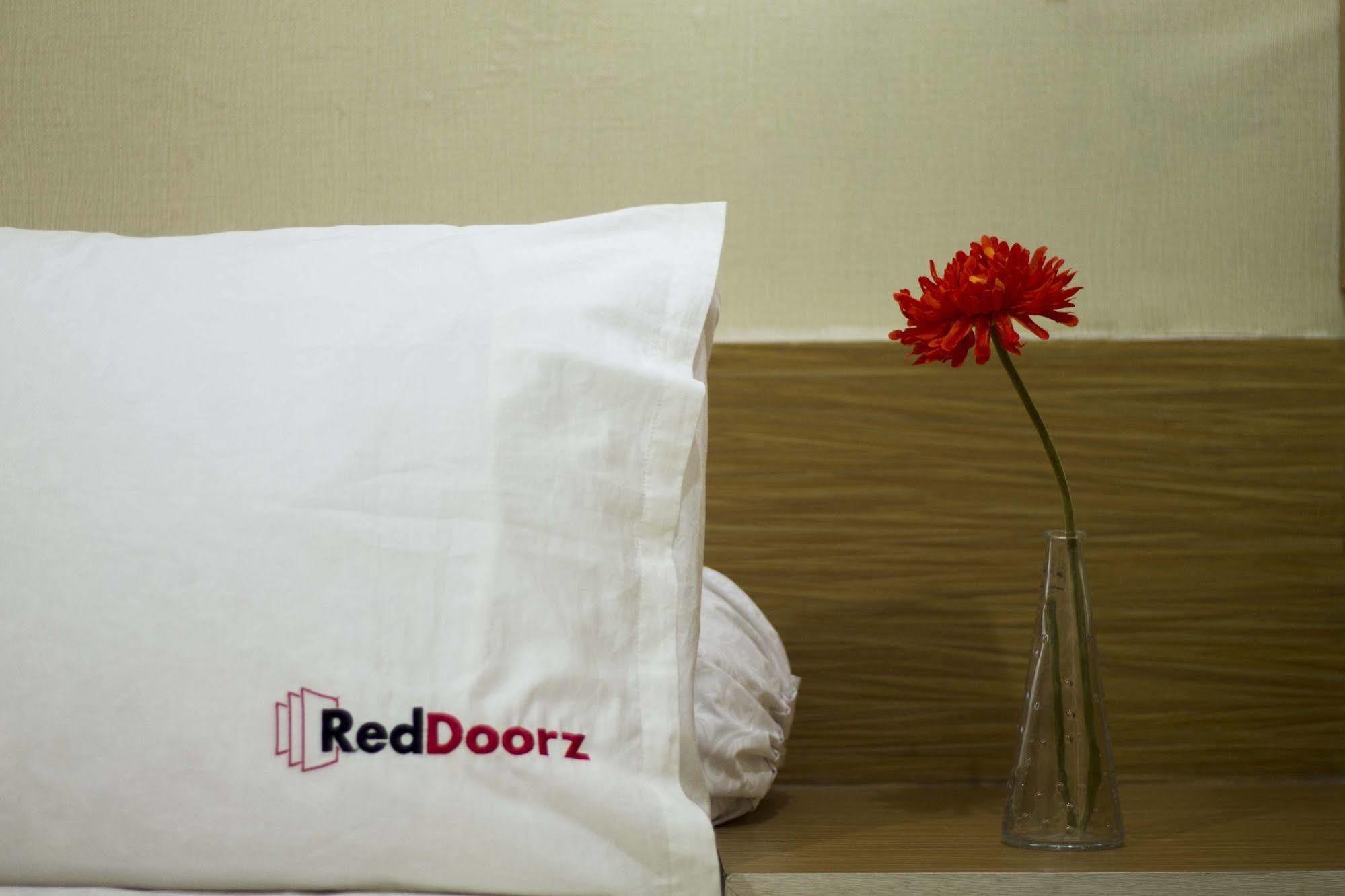 Reddoorz Near Pantai Jerman Hotel Kuta  Luaran gambar