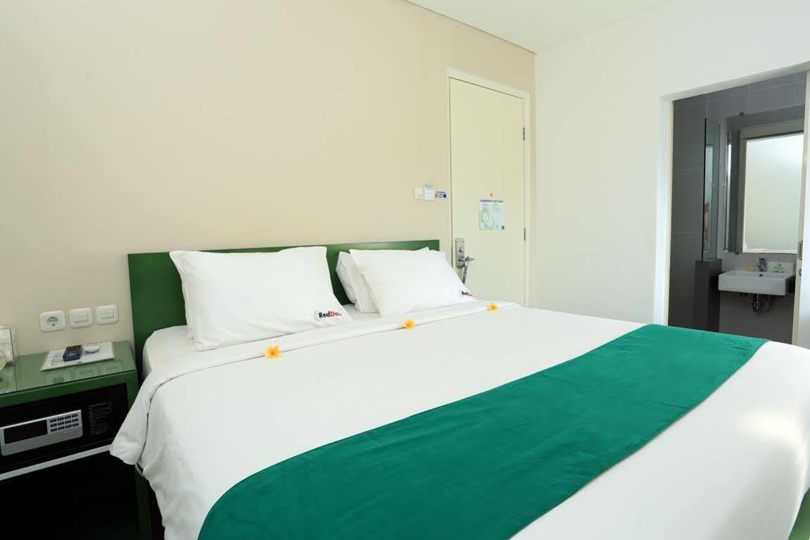 Reddoorz Near Pantai Jerman Hotel Kuta  Luaran gambar