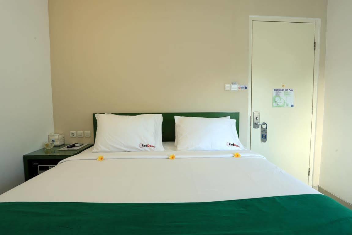 Reddoorz Near Pantai Jerman Hotel Kuta  Luaran gambar